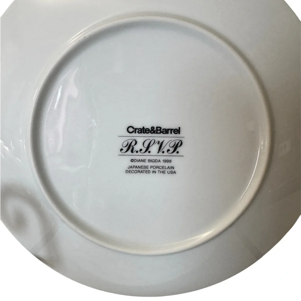 Crate&Barrel White and Red Dinnerware set of 4